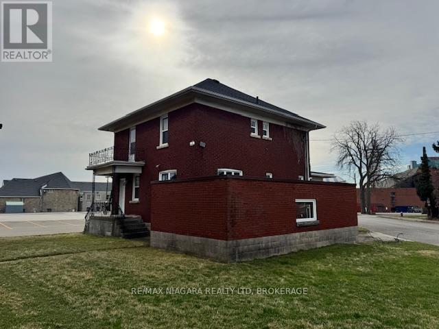 Building Photo - 4893 Hunter St