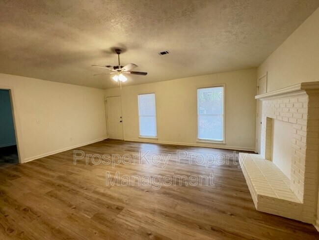 Foto del edificio - 106 Bonanza Dr