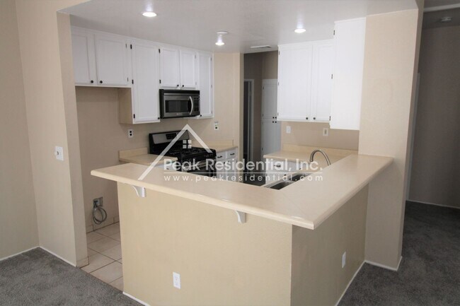 Foto del edificio - Cute 3bd/2ba Elk Grove Home With 2 Car Gar...