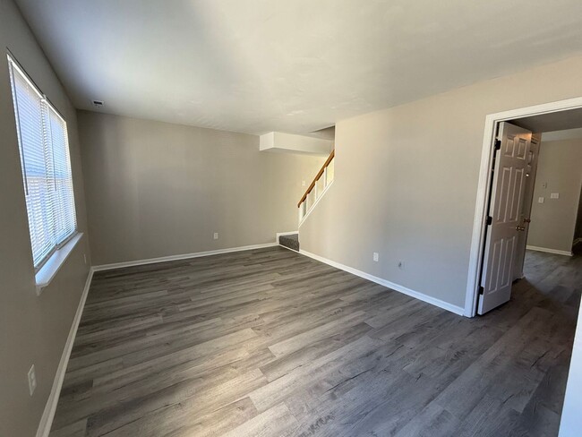 Foto del edificio - 3 bedroom, 1.5 bath Townhouse