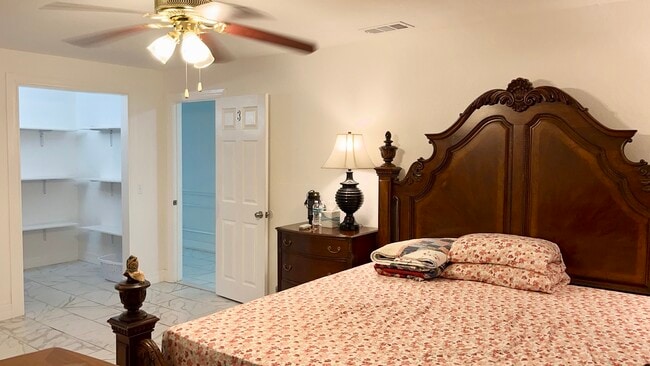 Foto del edificio - 1033 Henton Ln