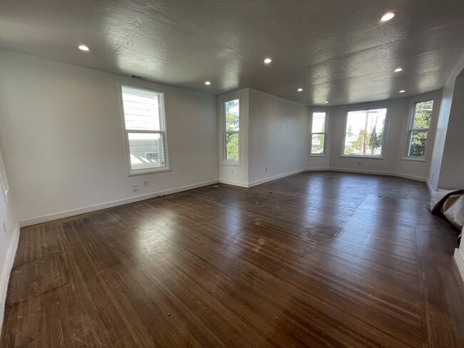 Foto del edificio - 1645 Everett St