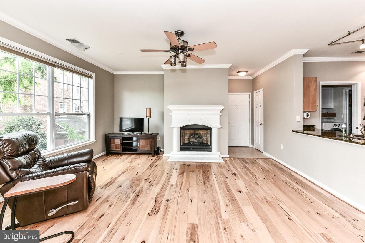 12921 Centre Park Cir Unit 205, Herndon, VA 20171 Room for Rent in