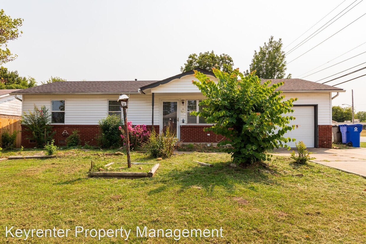 Primary Photo - 3 br, 1 bath House - 521 W Knoxville St