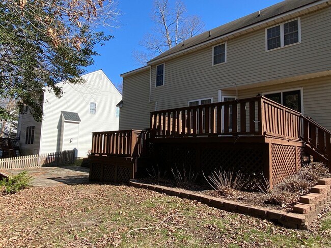 Foto del edificio - Great location In Mechanicsville! Three bedrooms plus bonus room/fourth bedroom, 2.5 baths and ga...