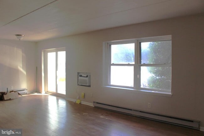 Building Photo - 45 Eisenhower Dr