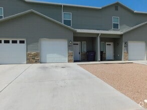 Building Photo - 621 Zenith Ln