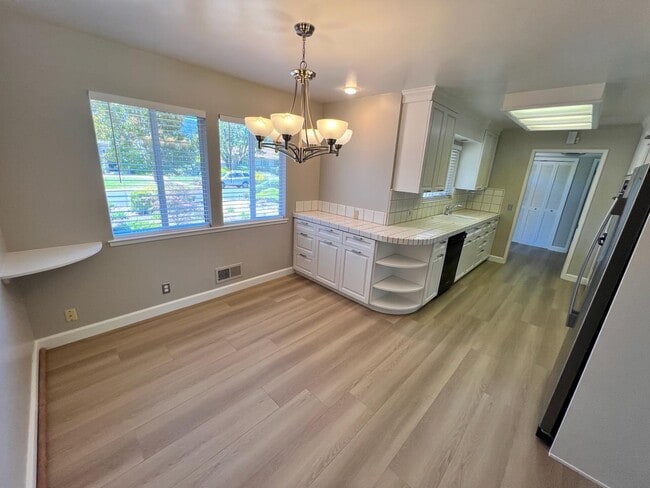 Foto del edificio - 20607 Russell Ln