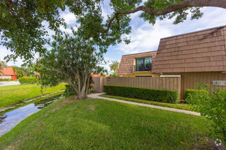 Building Photo - 818 8th Ct