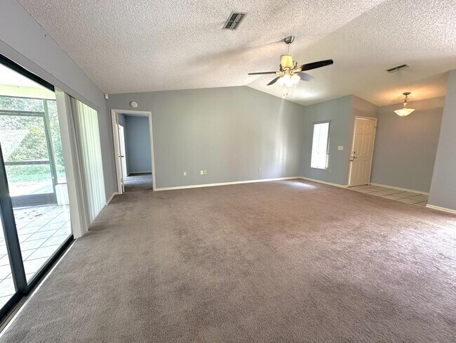 Foto del edificio - "Charming 2-Bed, 2-Bath Retreat on Apple O...