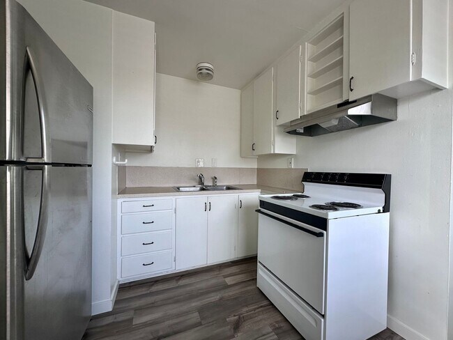 Photo - 1 Bed 1 Bath South Waterfront Portland & OHSU Tram! MOVE IN SPECIAL: $500 OFF FIRST MONTH'S RENT Apartment