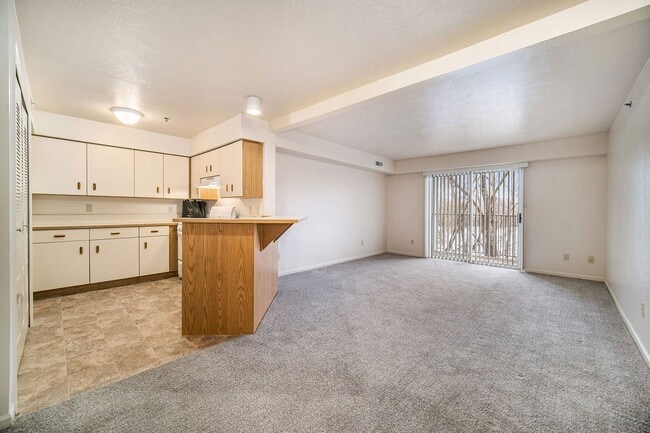 Building Photo - Indian Lakes Apartments