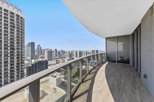 Foto del edificio - 488 NE 18th St