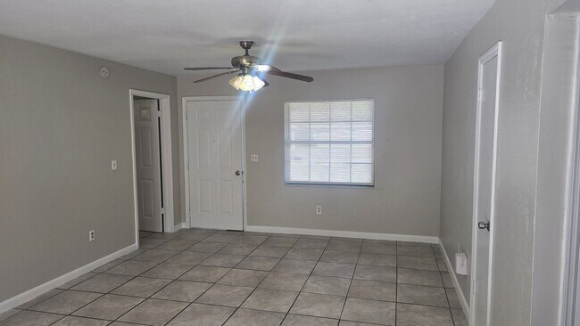 Foto del edificio - 3 Bed, 2 Bath, 1 Car garage.