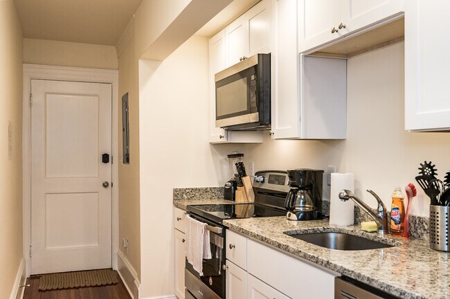 Foto del edificio - 1463 Beacon St