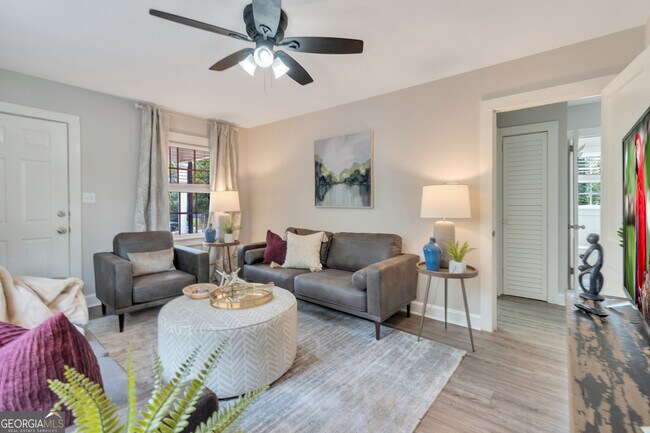 Building Photo - 94 Cochran Rd SE