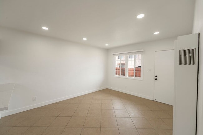 Foto del edificio - Brand New 2 Bed / 1 Bath Cottage w/ Private Garage & Yard! |Offering Two Weeks of Free Rent!|