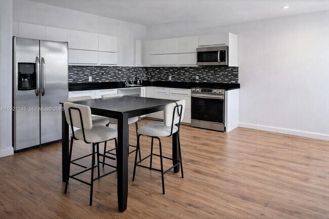 Foto del edificio - 690 SW 1st Ct