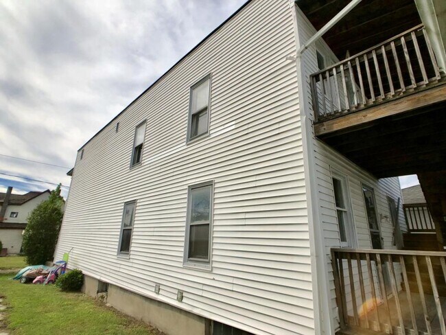 Building Photo - 49 James St