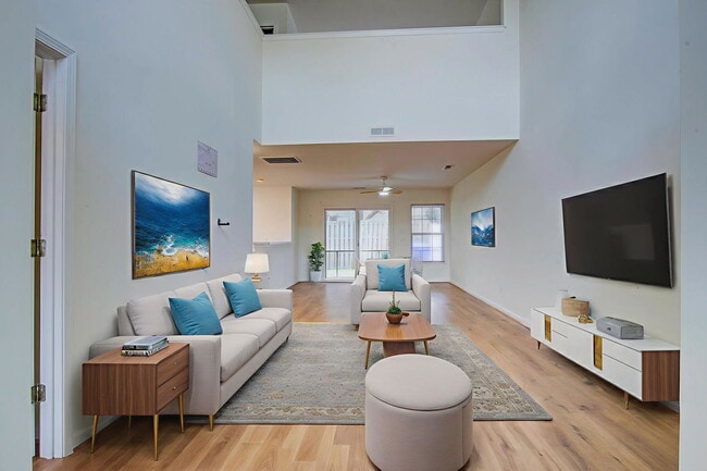 Building Photo - 2425 Scholar Ln