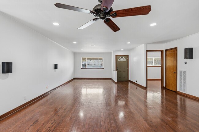 Foto del edificio - 5307 Poinciana Dr