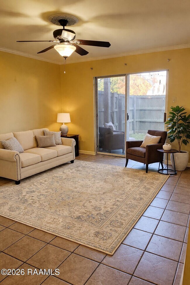 Foto del edificio - 220 Doucet Rd