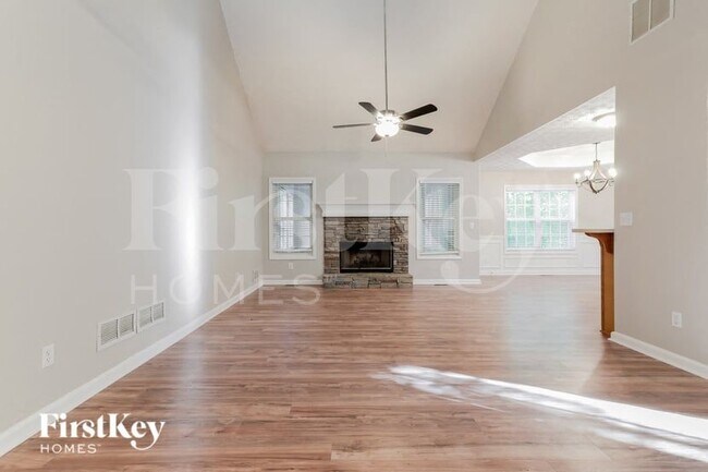 Foto del edificio - 940 Willow Hollow Dr