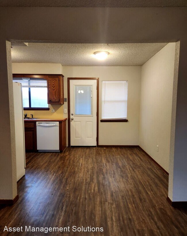 Building Photo - 3 br, 2 bath House - 716 Camelot