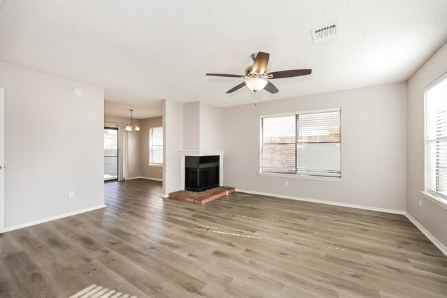 Foto del edificio - 829 Wyndham Pl