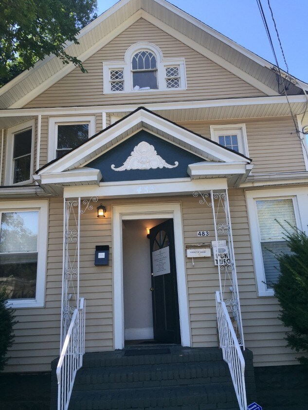 483 New York Ave Unit 2ND FLOOR, Huntington, NY 11743 Room for Rent