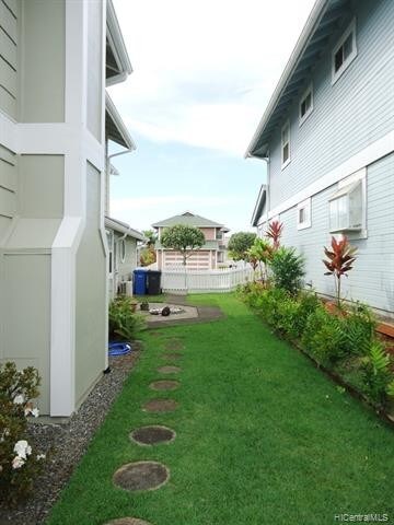 Building Photo - 98-1850 Kaahumanu St