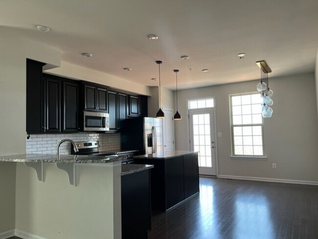 Foto del edificio - Recently Constructed End of Unit 3 Bedroom...