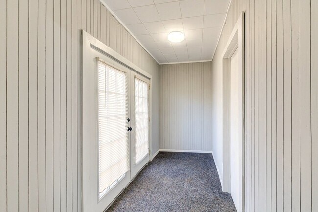 Foto del edificio - 3633 Shores Dr