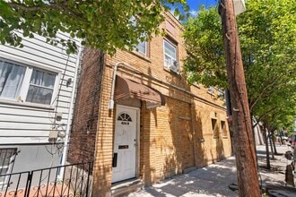 Building Photo - 406 7th St