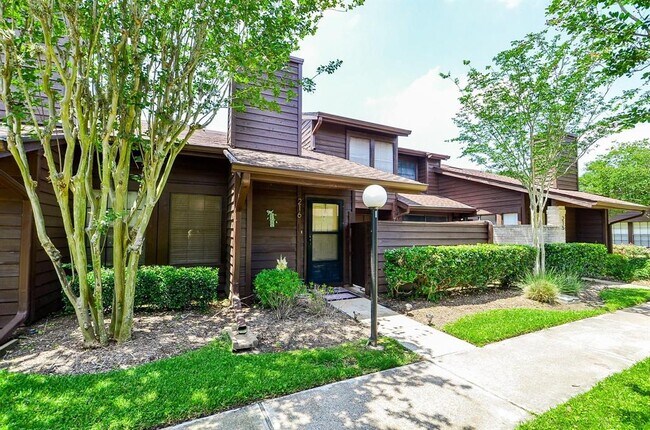 Foto del edificio - 2611 Grants Lake Blvd