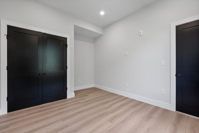 Building Photo - 198 Albion St