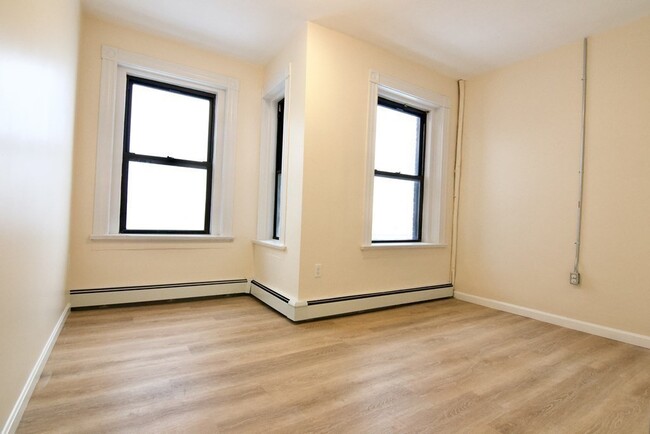 Foto del edificio - 877 Harrison Ave