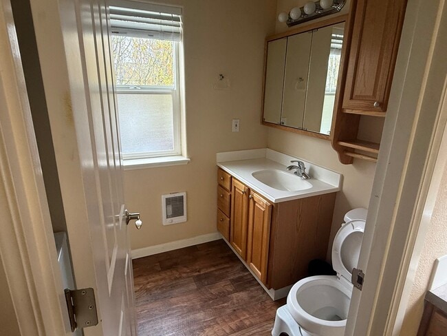 Building Photo - 1 NE Fairview Ave