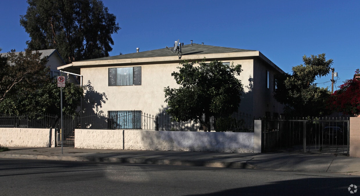Building Photo - 2827 Griffin Ave
