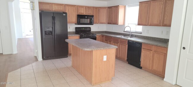 Foto del edificio - 41315 W Walker Wy