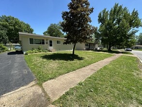 Building Photo - 296 Meadowcrest Dr