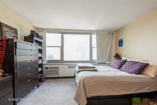 Building Photo - 555 W Cornelia Ave