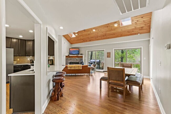 Building Photo - 335 Locust Ridge Rd