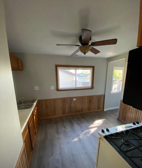 Building Photo - 527 Daisy Ln
