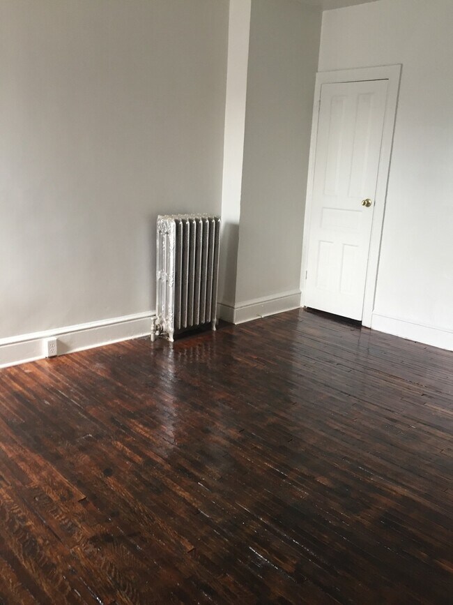 Foto del edificio - 5 Bedroom, 1 Bath, Parking-York City SD