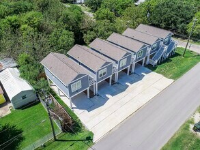 Building Photo - 203 6th St