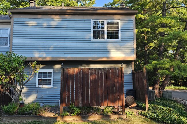 Building Photo - 22 Woodsview Ln