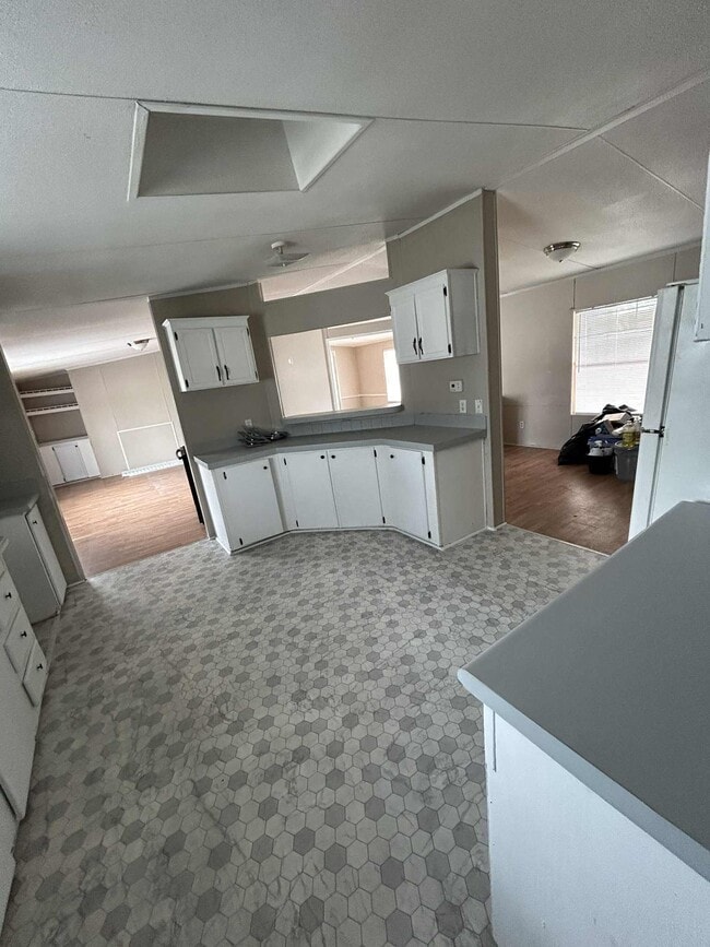 Building Photo - 609 W Dewey St