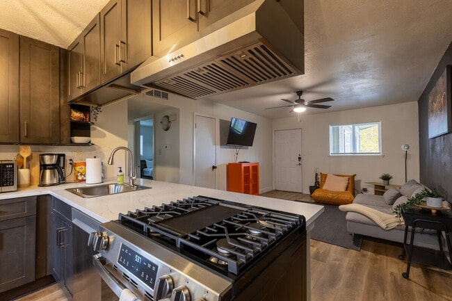 Foto del edificio - 3210 Northeast Dr