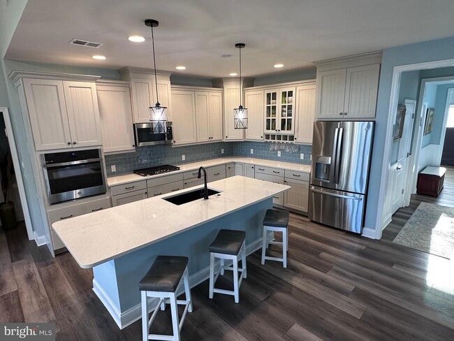 Building Photo - 33842 Darlington St